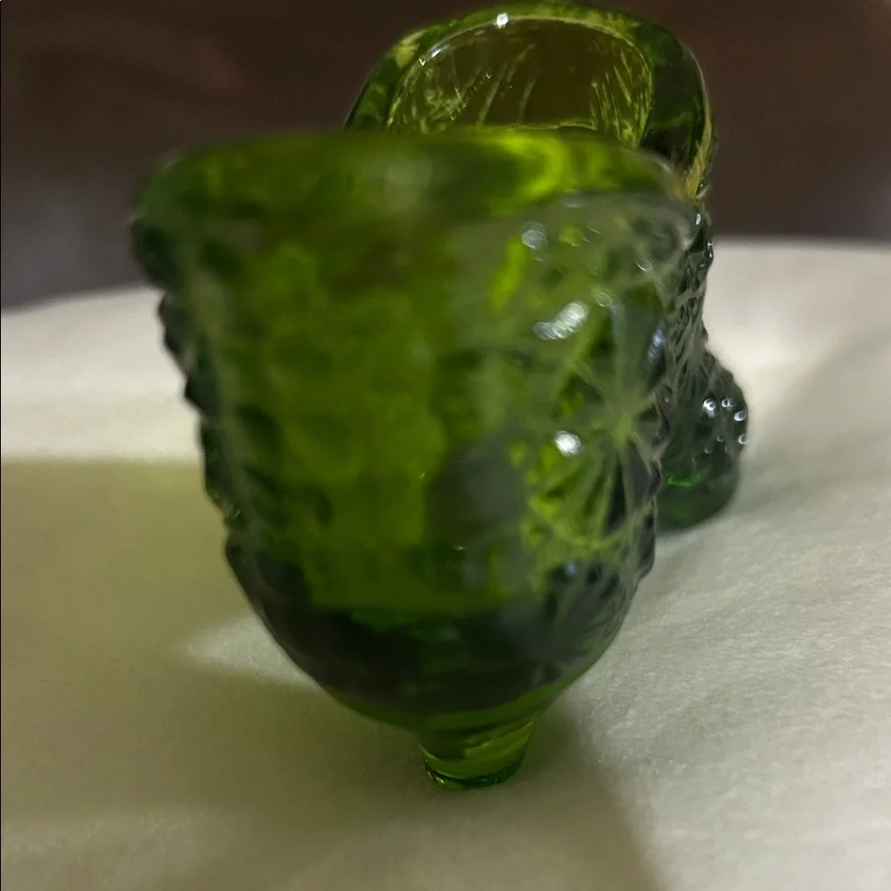 Fenton Art Glass shoe in green Daisy & Button pattern - Picture 4 of 8